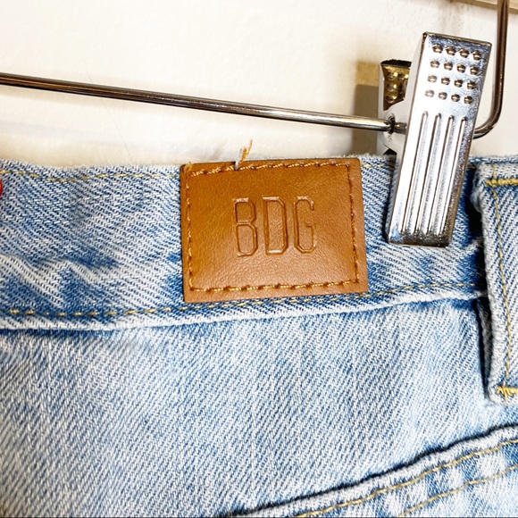 BDG | Mom High Rise Jean Shorts w/ Mild Distressing and Raw Hem Sz. 24 - Picture 3 of 9